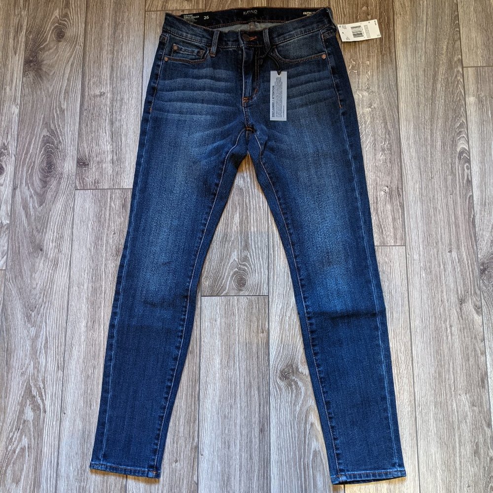NWT Women (26) - BUFFALO - Mid Rise Ankle Grazer